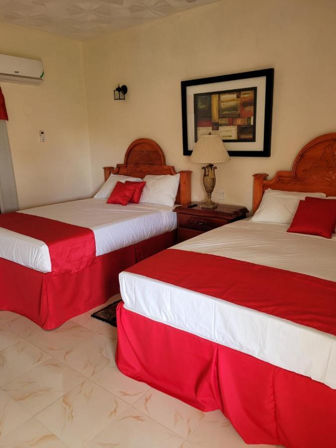 Eliwes Villa Treasure Beach Exterior photo